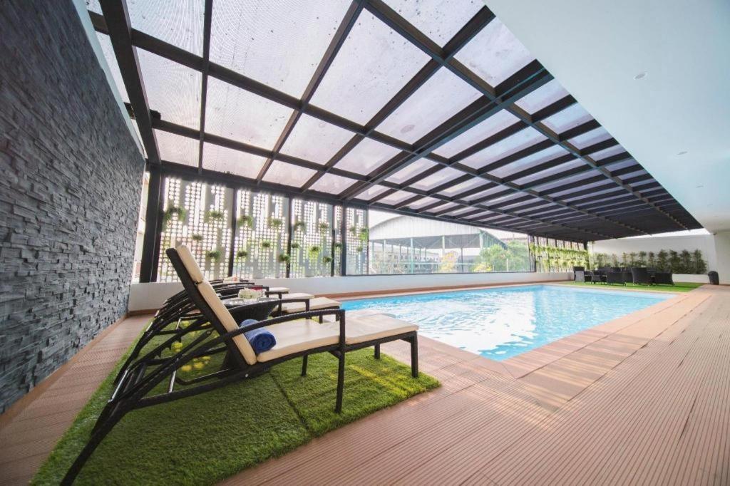 Tera Hotel Vientiane Buitenkant foto